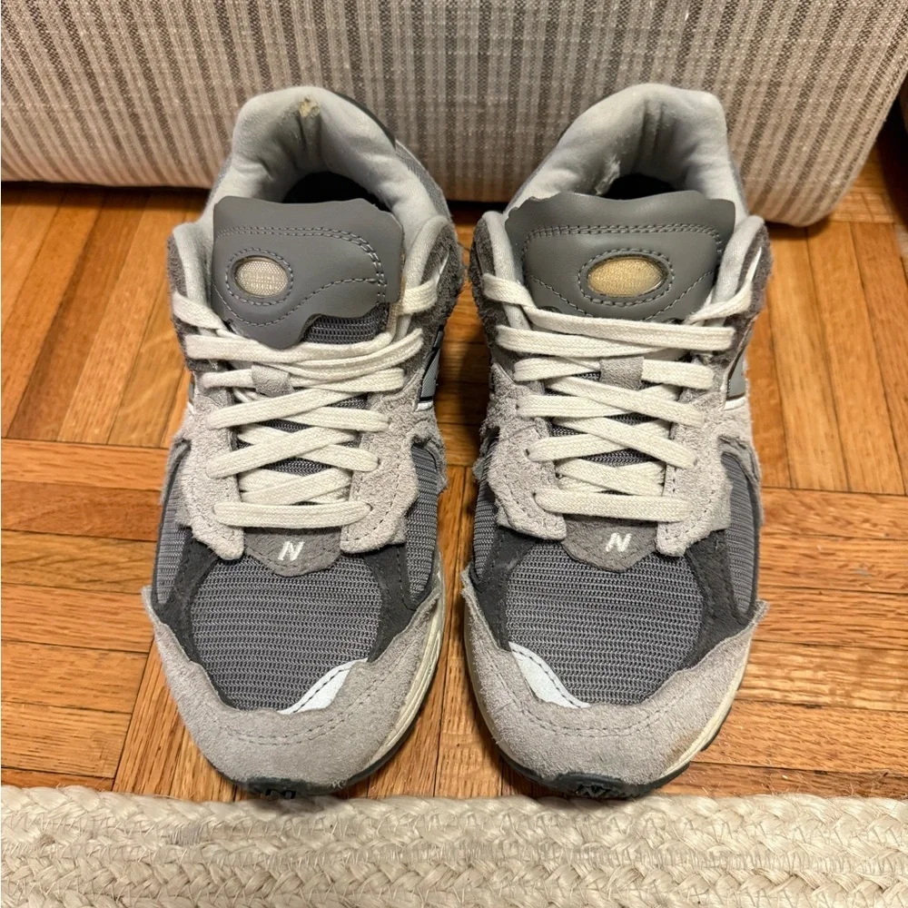 New Balance 2002R Protection Pack Grey Sneakers - Picture 3 of 9